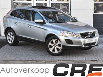 volvo xc60 - 3.2 awd momentum automaat / zwart leer / panoramadak / trekhaak / cruise control / 4 elekt