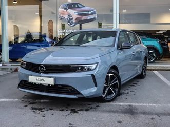 edition 1.2t hybrid |trekhaak|camera|stock