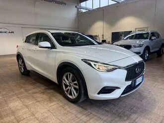 q30 1.5d premium tech gallery white 109cv