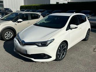 toyota auris 2016