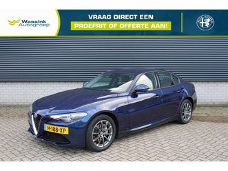 alfa romeo giulia super 2.0 turbo 200pk automaat i adaptieve cruise i bruin leer i camera i parkeersensoren voor & achter i apple carplay/android auto