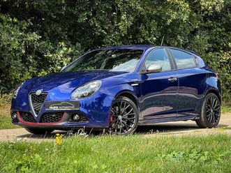alfa romeo giulietta 1.750 turbo veloce | clima | cruise | sportstoelen | pdc | stoelverw. | metalic | zeer mooi! |