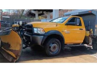 2016 ram 5500 plow truck with dump, & side salter low mile dump truck