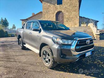 toyota hilux 2.4 150 cv iva compresa