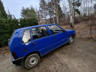 niebieski fiat uno