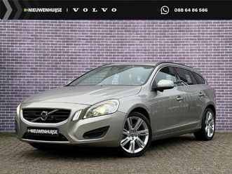 volvo v60 2.0t momentum | youngtimer | 200pk | blis | adaptieve cruise control | climate control | trekhaak | dealer onderhouden | parkeersensoren vóór en achte