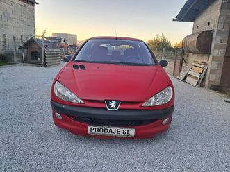 peugeot 206 1.4 i, 2003. godište, nije uvoz, samo 129 000 km,novo registriran, 10.12.2026. godine,