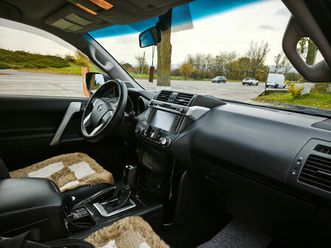 toyota land cruiser prado an. 2017