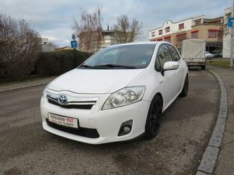 toyota auris hybrid 1.8 life