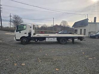 16 hino 195 flat bed