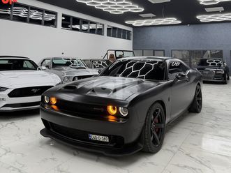 dodge challenger srt // 6.2 // 717 ks //