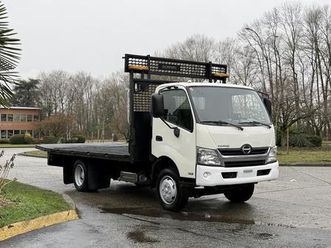 used 2015 hino 195 16-foot flat deck truck diesel