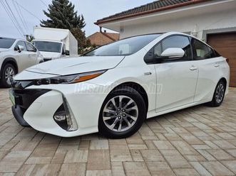 toyota prius plug-in 1.8 phv executive + solar e-cvt solarpanel led navi táv.tempomat sávtartó ülésfűtés