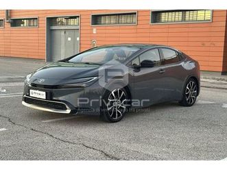 toyota prius 2.0 plug-in hybrid lounge