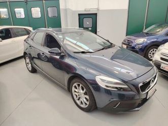 volvo v40 cross country t3 geartronic style plus prezzo reale