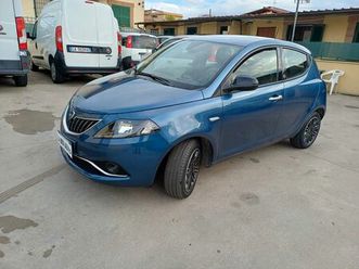 lancia ypsilon 1.0 firefly 5 porte s&s hybrid ecochic gold
