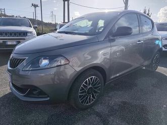 lancia ypsilon 1.0 firefly 5 porte s&s hybrid platino