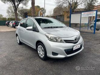 toyota yaris 1.0 5 porte lounge