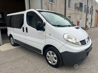 renault trafic 9 posti