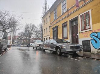 cadillac fleedwood strech-limo