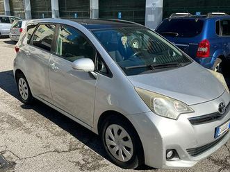 toyota verso-s 2011