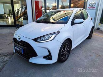 toyota yaris 1.5 hybrid 5 porte trend