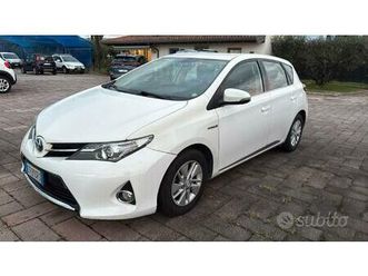 toyota auris 1.8 hybrid