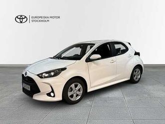 toyota yaris 1,5 hybrid active komfortpkt-v-hjul/moms