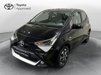 toyota aygo connect 1.0 vvt-i 72 cv 5 porte x-play del 2020 usata a milano