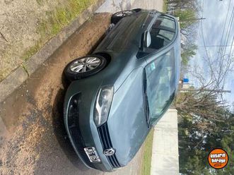 vendo fox con gnc 1.6 año 2010