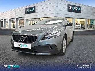 volvo v40 2.0 t3 auto r-design momentum