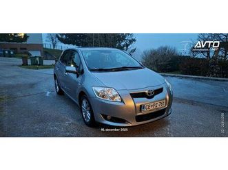 toyota auris luna + močno ozvočenje