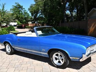 1970 oldsmobile cutlass buckets console p.s ,p.b , auto matching #s !!