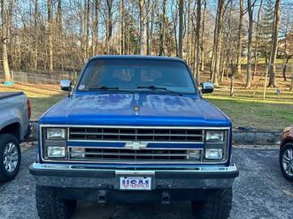 chevrolet suburban v10