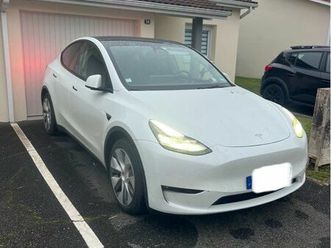 tesla model y – 2024 – blanc – intérieur cuir noir – 122 000 km
