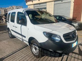 mercedes-benz citan 1.5 cdi 5 posti autocarro