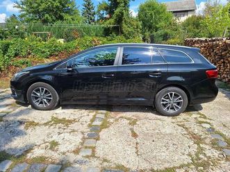 toyota avensis wagon 2.0 d-4d executive