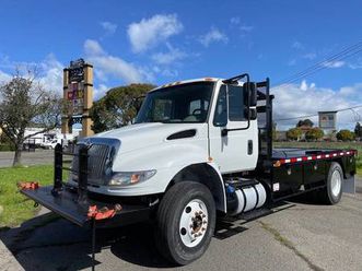 2018 international 4300 flatbed cummins manual trans **non-cdl, 57k mi