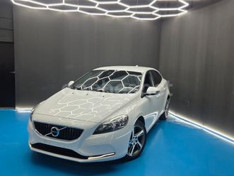 volvo v40 2.0 d2 momentum auto