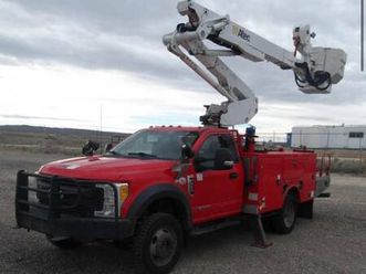2017 ford f550 w/ 37’ bucket truck with jib