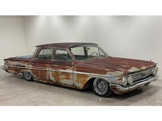 4-dörrars sedan ,luftfjädring