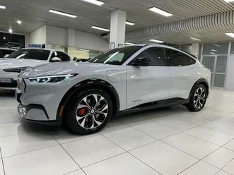 mach-e standard range awd 269cv auto km 6000 full!