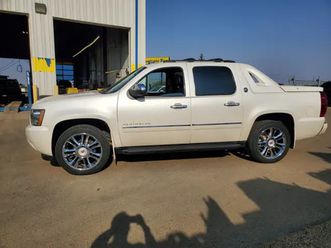 2013 chevrolet avalanche ltz final black diamond edition. low km