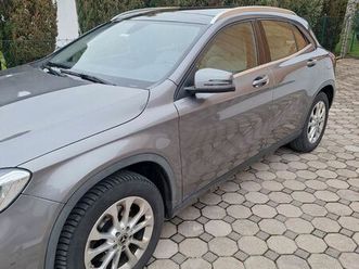 mercedes-benz gla 220 4matic dct -