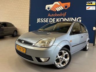 ford fiesta - 1.4-16v ghia / 5 deurs / airco / sportvelgen / trekhaak / parrot / stereo / zuinig / apk 0
