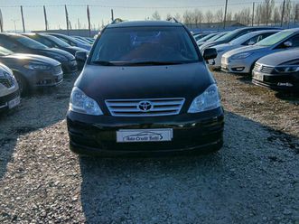 toyota avensis verso an. 2004