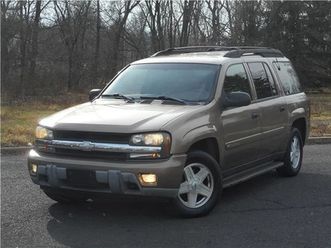 2003 chevrolet trailblazer ext lt 4wd low 75k miles 3rd row clean carfax!