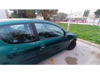 peugeot 206 1.1 i 155000 km servo klima bez hrđe mala potrošnja