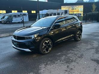 opel grandland timate , alcantara zetels , navigatie, sensoren voor en achter, camera, apple carplay, android auto.