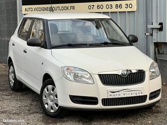 skoda fabia 2/ii classic / 1.2 16 v 60 ch / 1ere main / entretiens à jours